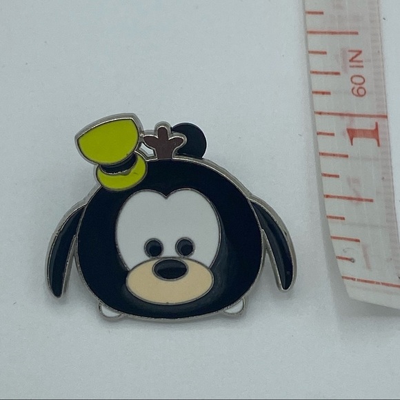 Disney 2015 Tsum Tsum Goofy Mickey Mouse Official Trading Pin - Picture 3 of 4